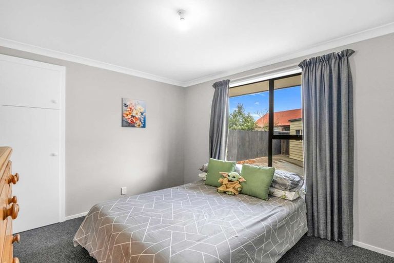 Photo of property in 12 Mchaffies Place, Wainoni, Christchurch, 8061