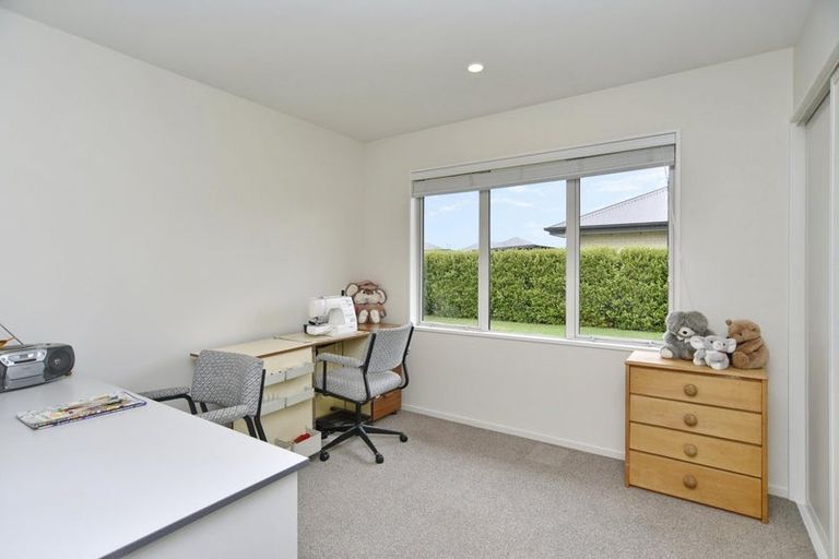 Photo of property in 32 Koura Drive, Rangiora, 7400