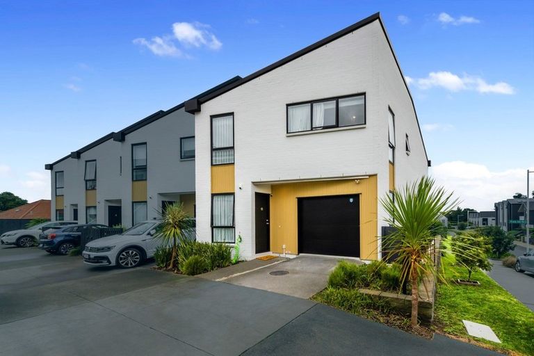 Photo of property in 10 Frances Bryers Road, Hobsonville, Auckland, 0616