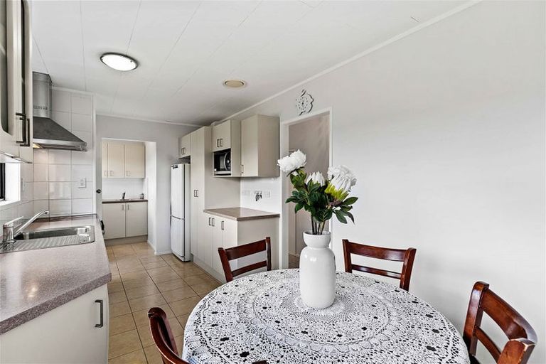 Photo of property in 1/86 Stanley Road, Glenfield, Auckland, 0629