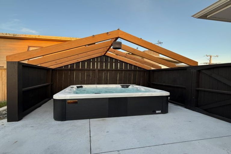 Photo of property in 16 Larnach Street, St Andrews, Hamilton, 3200