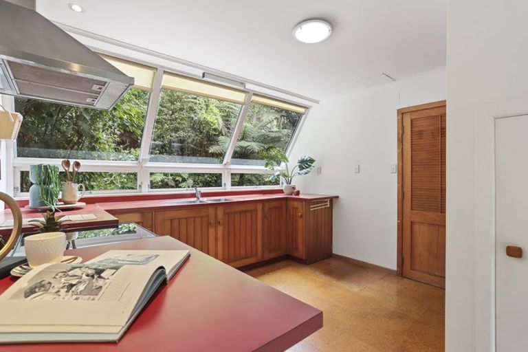 Photo of property in 34 Wood Bay Road, Titirangi, Auckland, 0604