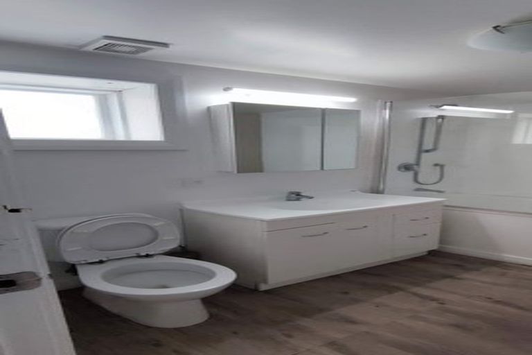 Photo of property in 4 Mills Road, Brooklyn, Wellington, 6021