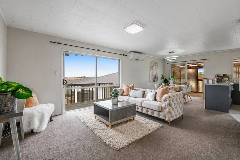 Photo of property in 10 Santiago Crescent, Unsworth Heights, Auckland, 0632