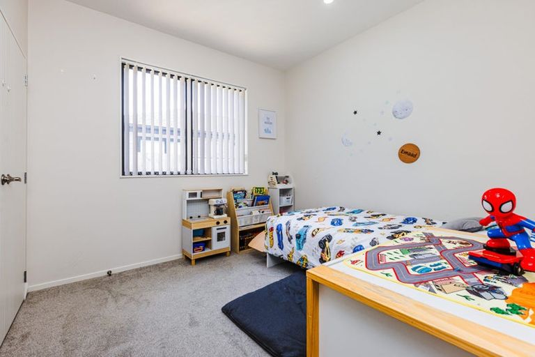 Photo of property in 10 Survila Street, Takanini, 2110