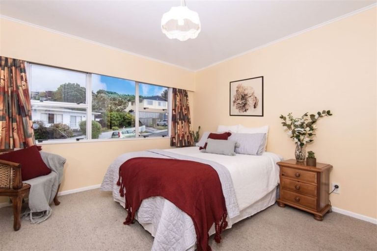 Photo of property in 43 Carluke Street, Paparangi, Wellington, 6037