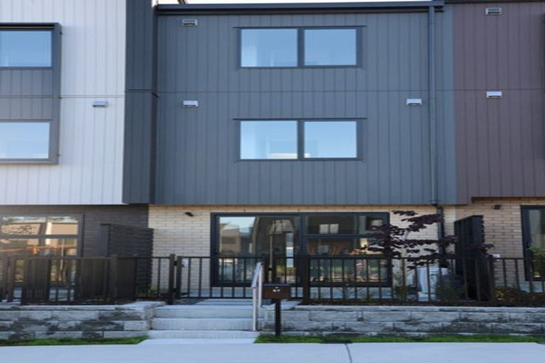 Photo of property in 37 Jabuka Street, Glen Eden, Auckland, 0602