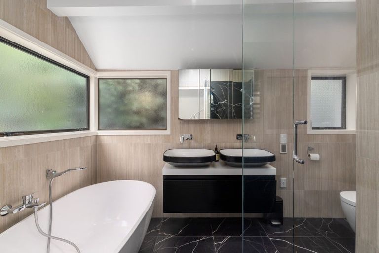 Photo of property in 2 Cannon Hill Crescent, Mount Pleasant, Christchurch, 8081