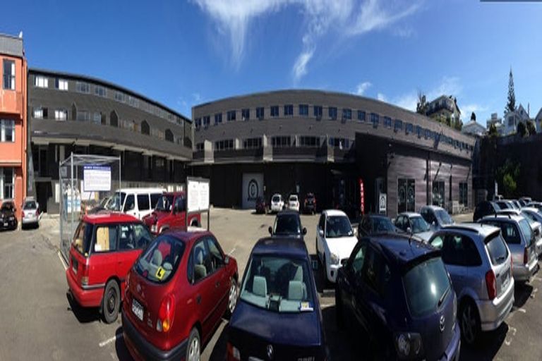 Photo of property in 8 Torrens Terrace, Mount Cook, Wellington, 6011