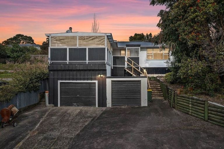 Photo of property in 9 Awaroa Road, Helensville, 0800