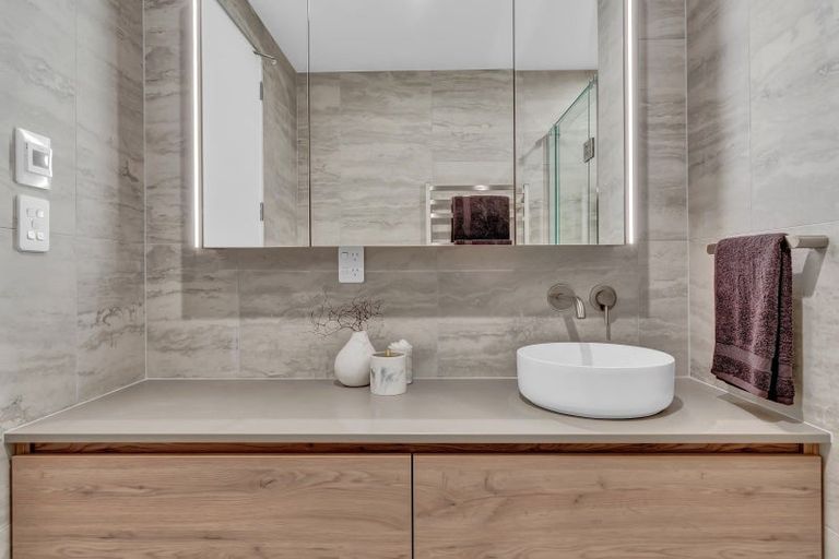 Photo of property in 3/90 Picasso Drive, West Harbour, Auckland, 0618