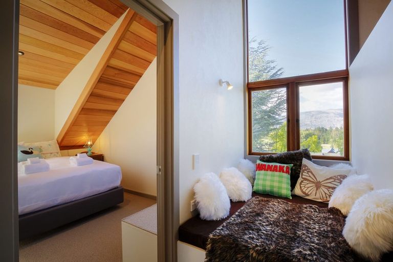 Photo of property in 21 Mount Iron Drive, Wanaka, 9305