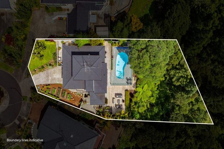 Photo of property in 10 Mosman Place, Chatswood, Auckland, 0626