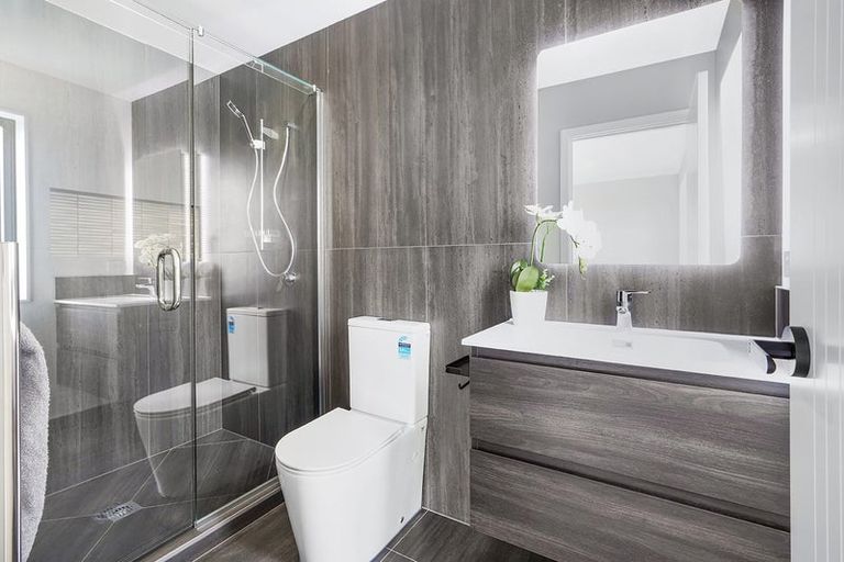 Photo of property in 20 Heketara Way, Massey, Auckland, 0614