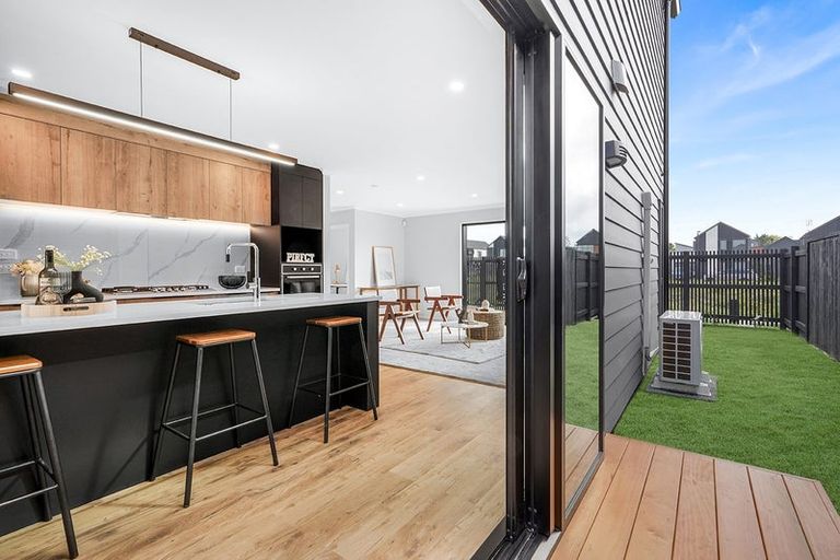 Photo of property in 20 Heketara Way, Massey, Auckland, 0614