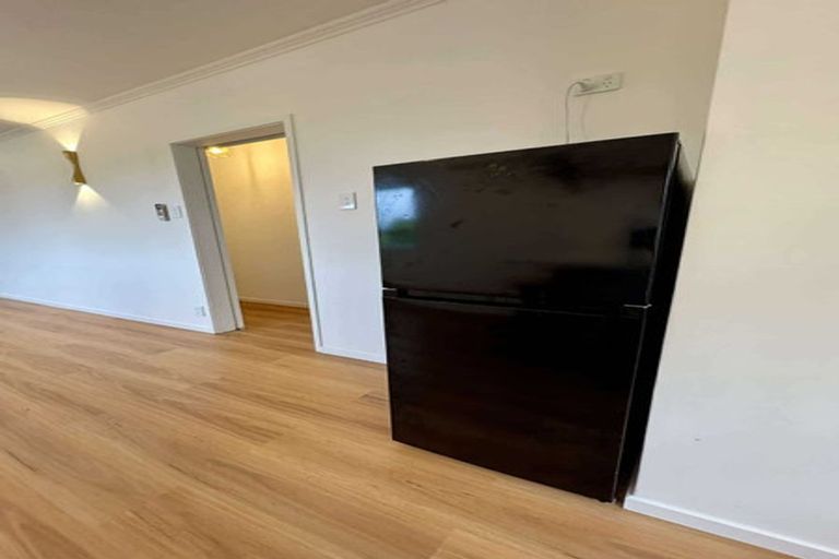 Photo of property in 3 Hartley Terrace, Massey, Auckland, 0614