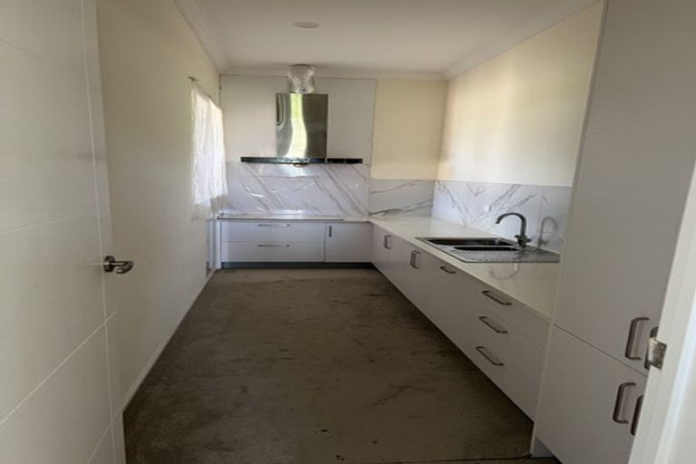 Photo of property in 12 Te Awa Place, Red Beach, 0932