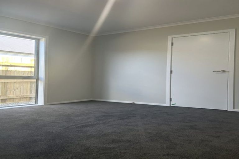 Photo of property in 18 Koru Loop, Paraparaumu, 5032