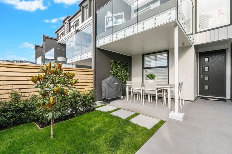 Photo of property in 10 Pottery Crescent, Hobsonville, Auckland, 0618