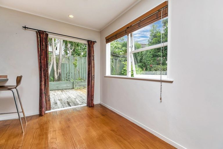 Photo of property in 1/5 Mchardy Place, Glenfield, Auckland, 0627