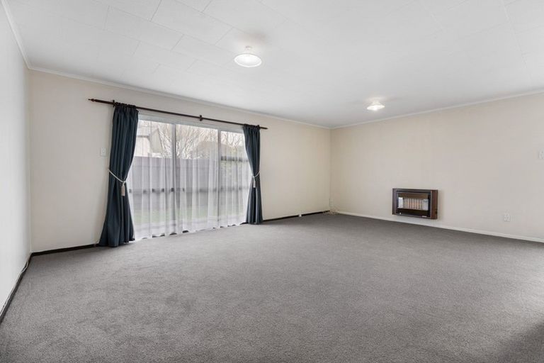 Photo of property in 8 Ashton Place, Highbury, Palmerston North, 4412