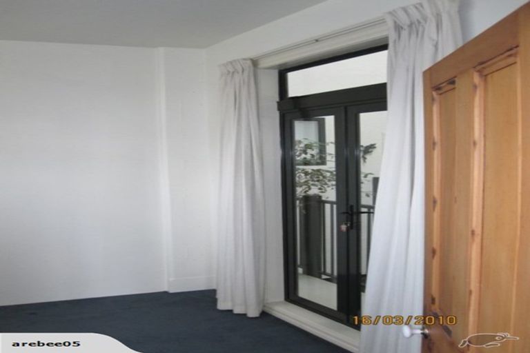 Photo of property in Endeavour Apartments, 13/125u Thorndon Quay, Pipitea, Wellington, 6011
