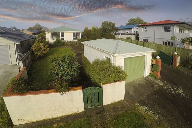 Photo of property in 17 Clifford Road, Johnsonville, Wellington, 6037