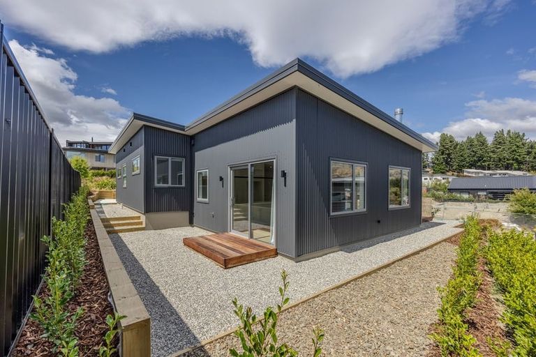 Photo of property in 3 Landsborough Lane, Wanaka, 9305