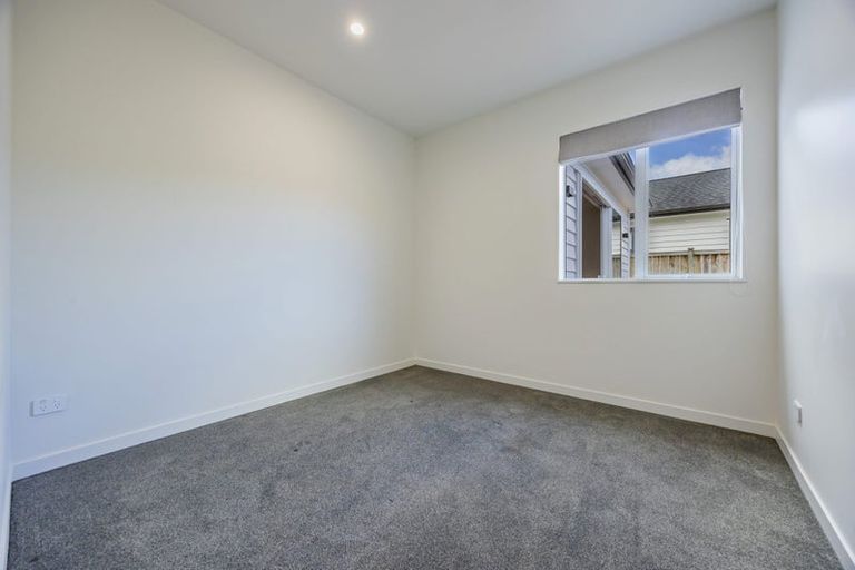 Photo of property in 12 Moemoea Avenue, Kumeu, 0810