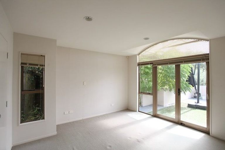 Photo of property in 30a Oakwood Grove, Eastern Beach, Auckland, 2012