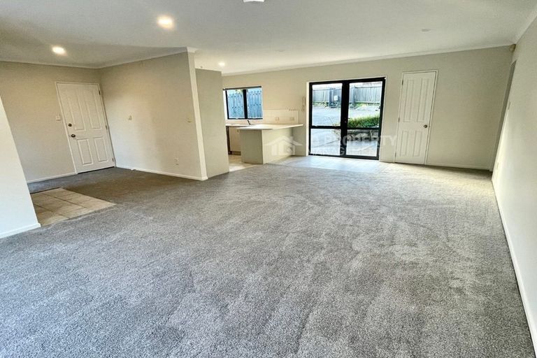 Photo of property in 24a Fruitvale Road, New Lynn, Auckland, 0600