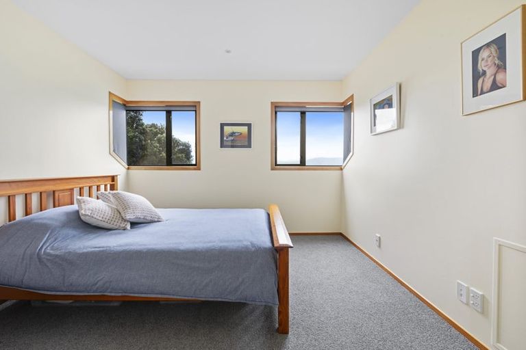 Photo of property in 20 Napier Street, Karaka Bays, Wellington, 6022