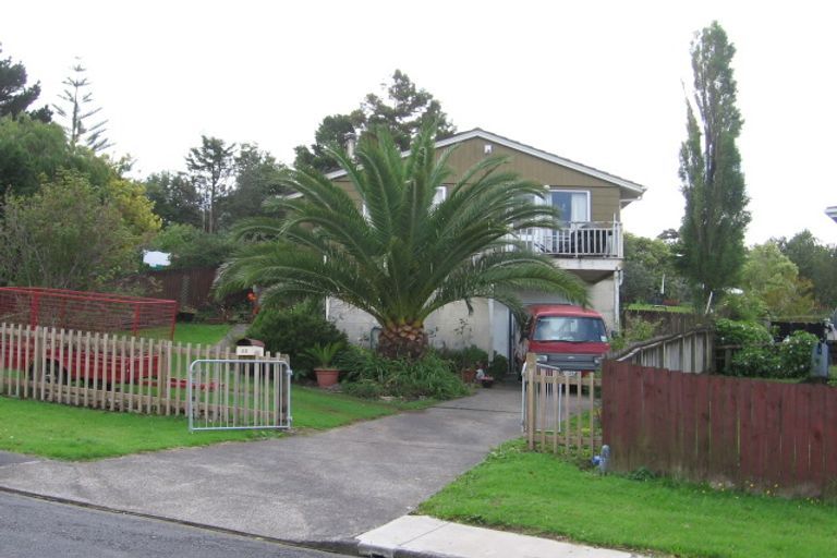 Photo of property in 32 Glenbervie Crescent, Massey, Auckland, 0614