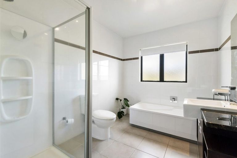 Photo of property in 29 Laurel Oak Drive, Schnapper Rock, Auckland, 0632