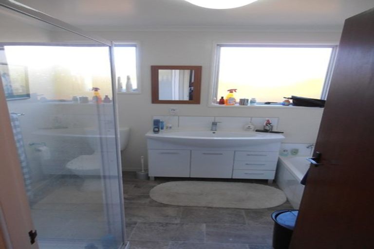 Photo of property in 18 Heaphy Place, Casebrook, Christchurch, 8051