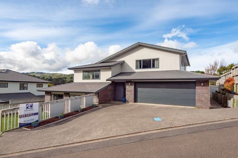 Photo of property in 20 Wantwood Grove, Churton Park, Wellington, 6037