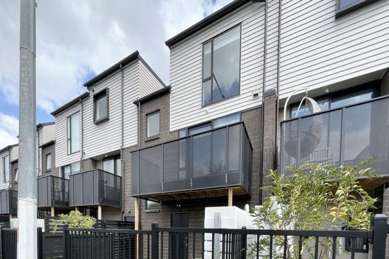 Photo of property in 7/1 Fruitvale Road, New Lynn, Auckland, 0600