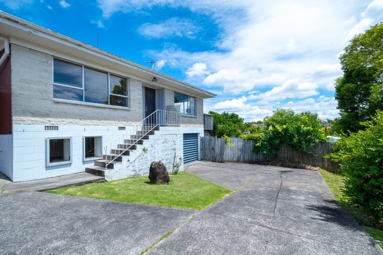 Photo of property in 12 Jenelin Road, Glendene, Auckland, 0602