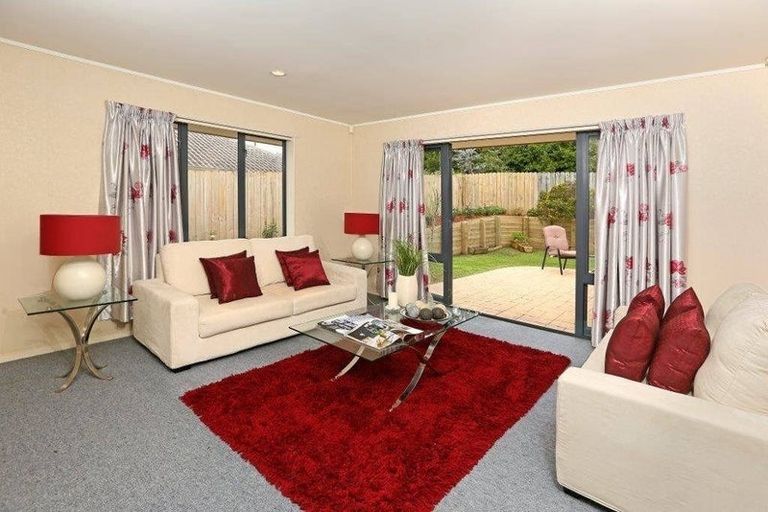 Photo of property in 106 Kingdale Road, Henderson, Auckland, 0610