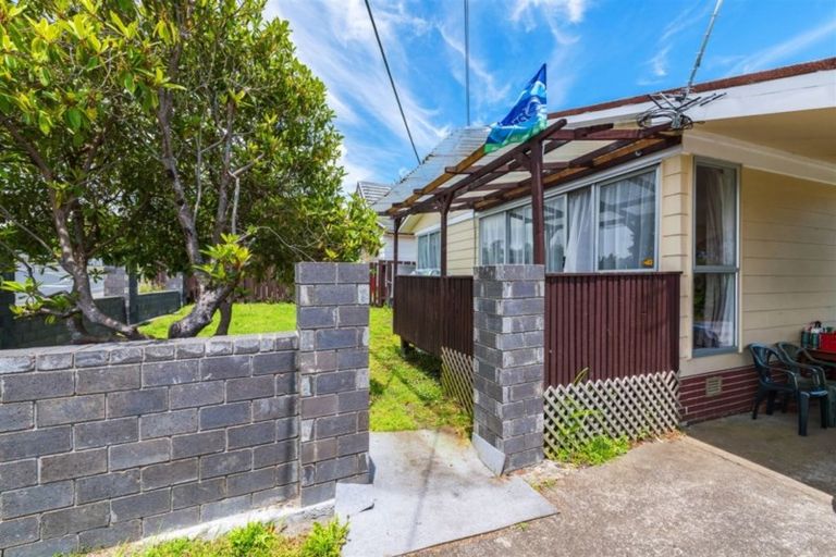 Photo of property in 308 Don Buck Road, Massey, Auckland, 0614