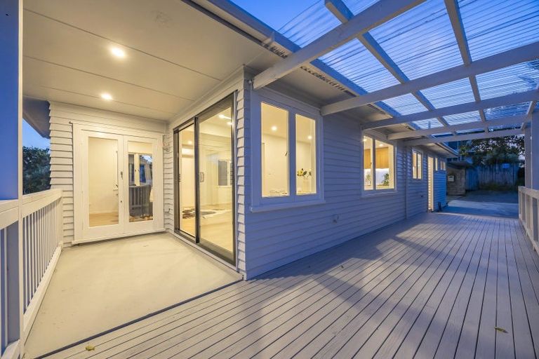 Photo of property in 255 Glenfield Road, Hillcrest, Auckland, 0627