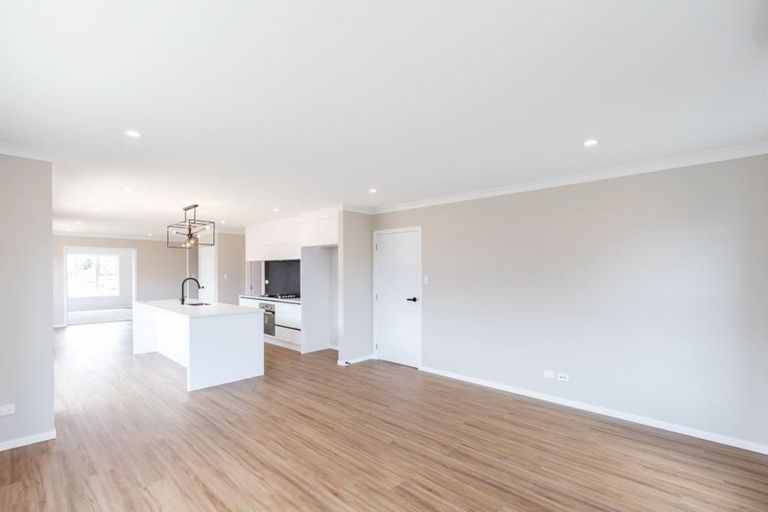 Photo of property in 8 Lavinias Way, Chartwell, Hamilton, 3210