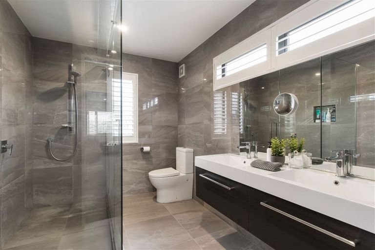 Photo of property in 35 Hawkesbury Avenue, St Albans, Christchurch, 8014