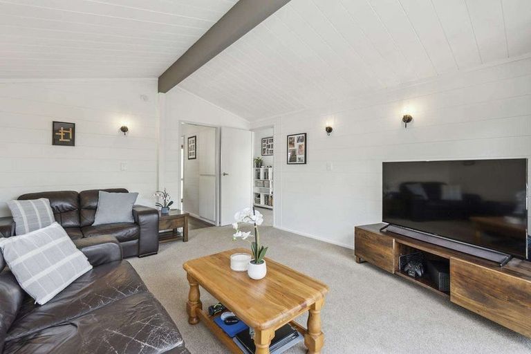 Photo of property in 27 Rotoiti Avenue, Pakuranga Heights, Auckland, 2010