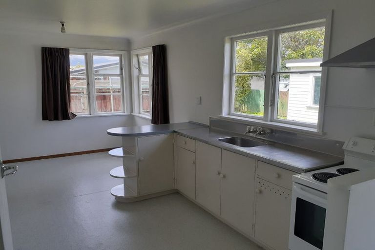 Photo of property in 15 Mako Mako Road, Levin, 5510