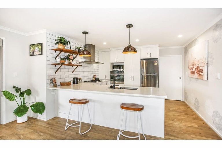 Photo of property in 22 Kauri Drive, Waiuku, 2123