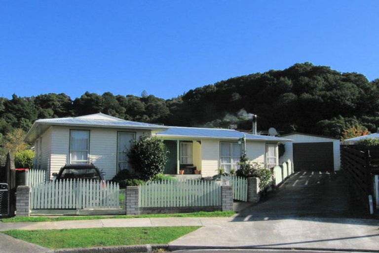 Photo of property in 20 Kumeroa Grove, Wainuiomata, Lower Hutt, 5014