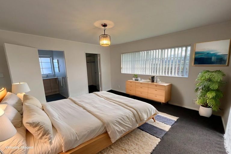 Photo of property in 2 Framalda Place, Conifer Grove, Takanini, 2112