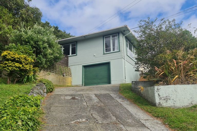 Photo of property in 28 Arapiko Street, Johnsonville, Wellington, 6037