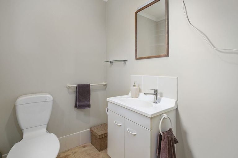 Photo of property in 18 Secoia Crescent, Mangere, Auckland, 2022